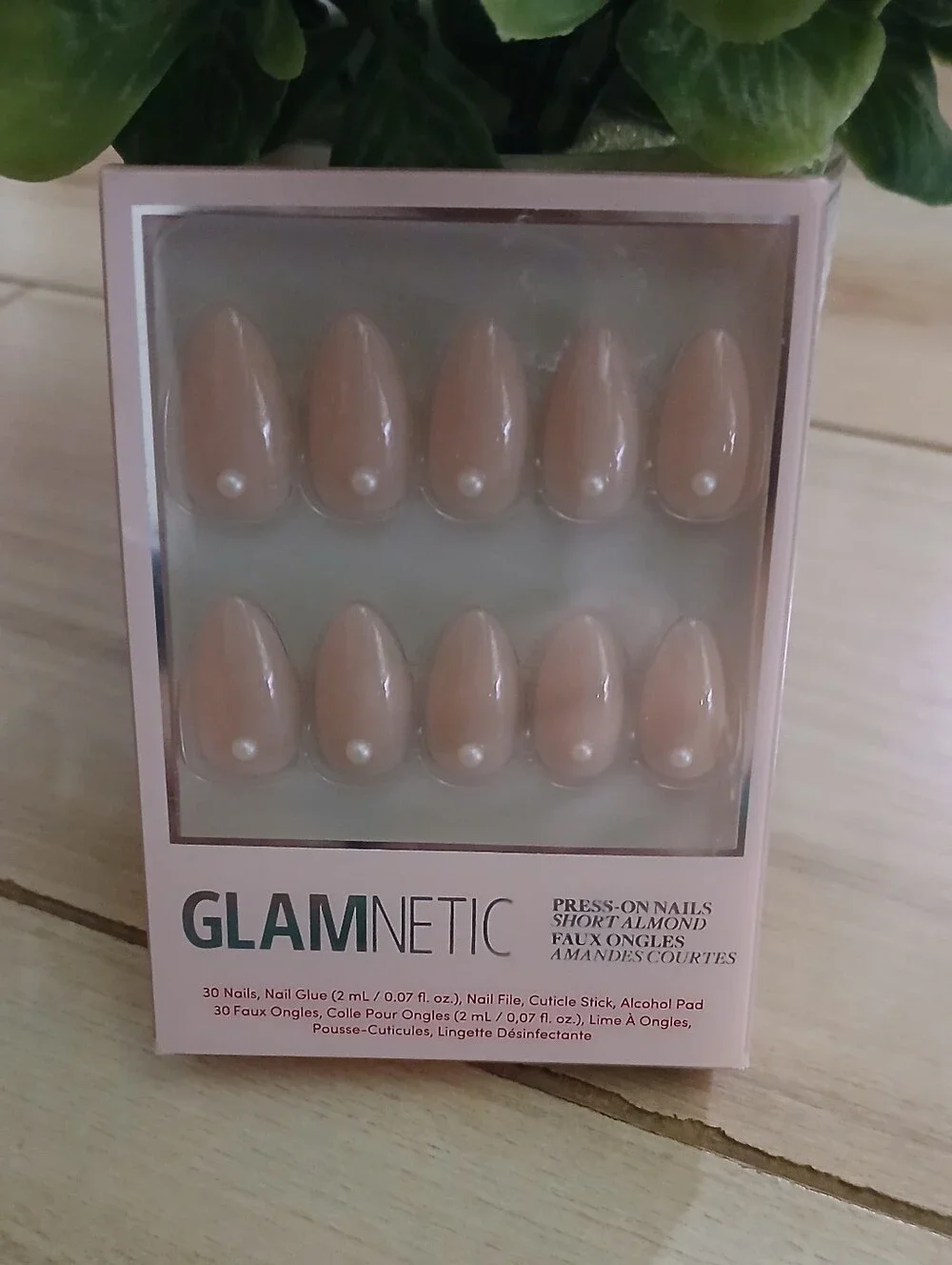 NWT Glamnetic Short Almond Press-On Nails in Nude with Pearl Accent